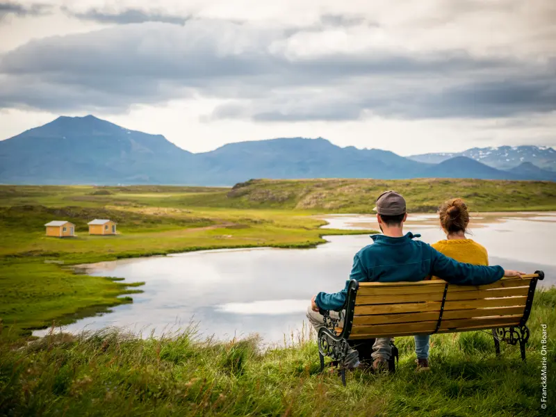 Carte de l'Islande avec dix points d'intérêt marqués, montrant les principaux sites à visiter en camping-car le long de la Route 1.