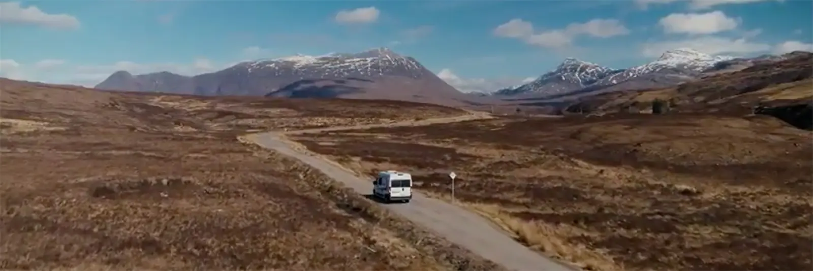 Illustration liée à la location de camping-car en Écosse et à ses spots à découvrir