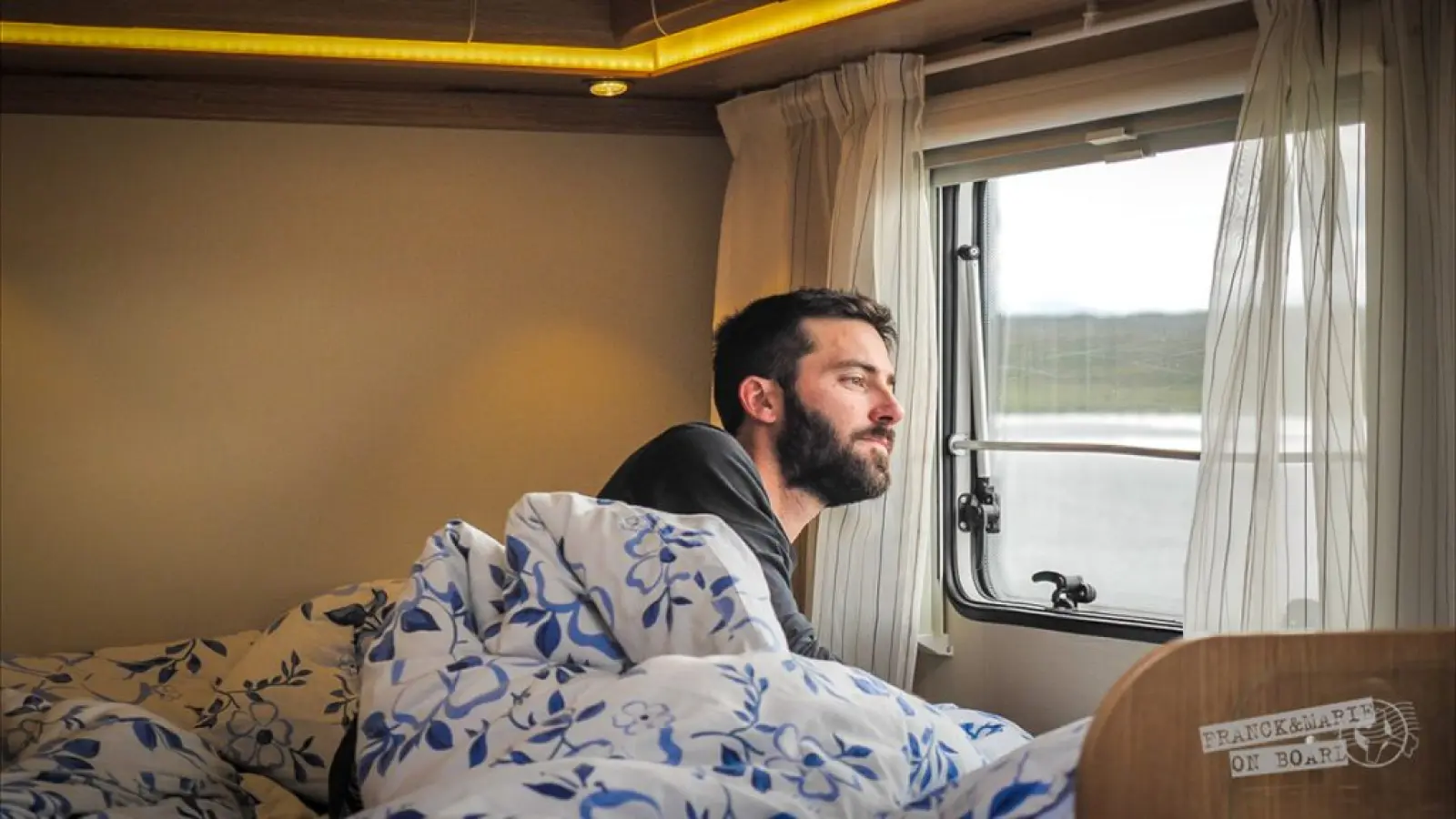 Illustration sur les avantages de la location d'un camping-car pour voyager en Islande