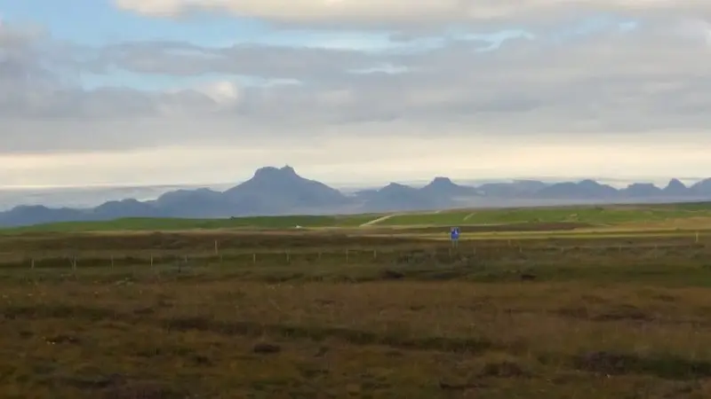 Carte de l'Islande avec tracé d'un circuit en camping-car contournant l'île par la route côtière.